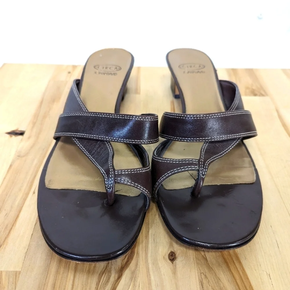 Circa by Joan & David Brown Leather Sandals 8 Toe Thong Block Heel Strappy